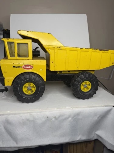 Vintage 1970s Tonka Mighty Dump Truck Pressed Steel 3900  XMB-975