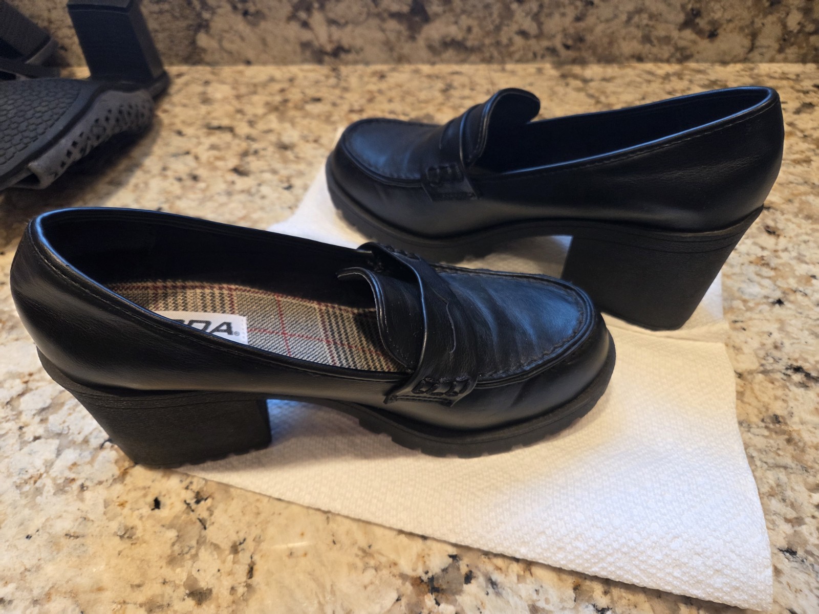 SAOLA Mocassino Soda "Kinder" donna 10 slip on tacco medio grosso suola a strappo penny scarpa nera