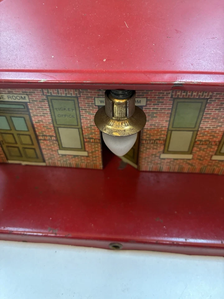 American Flyer Prewar #91 Estação Iluminada Litho de Estanho com Lâmpadas Duplas – Completo - Imagem 3 de 4