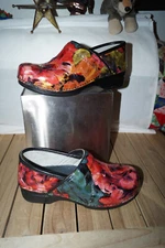 Dansko Clogs 40 floral danskos 40 leather dansko  Women's 40 EU (US 9.5-10)