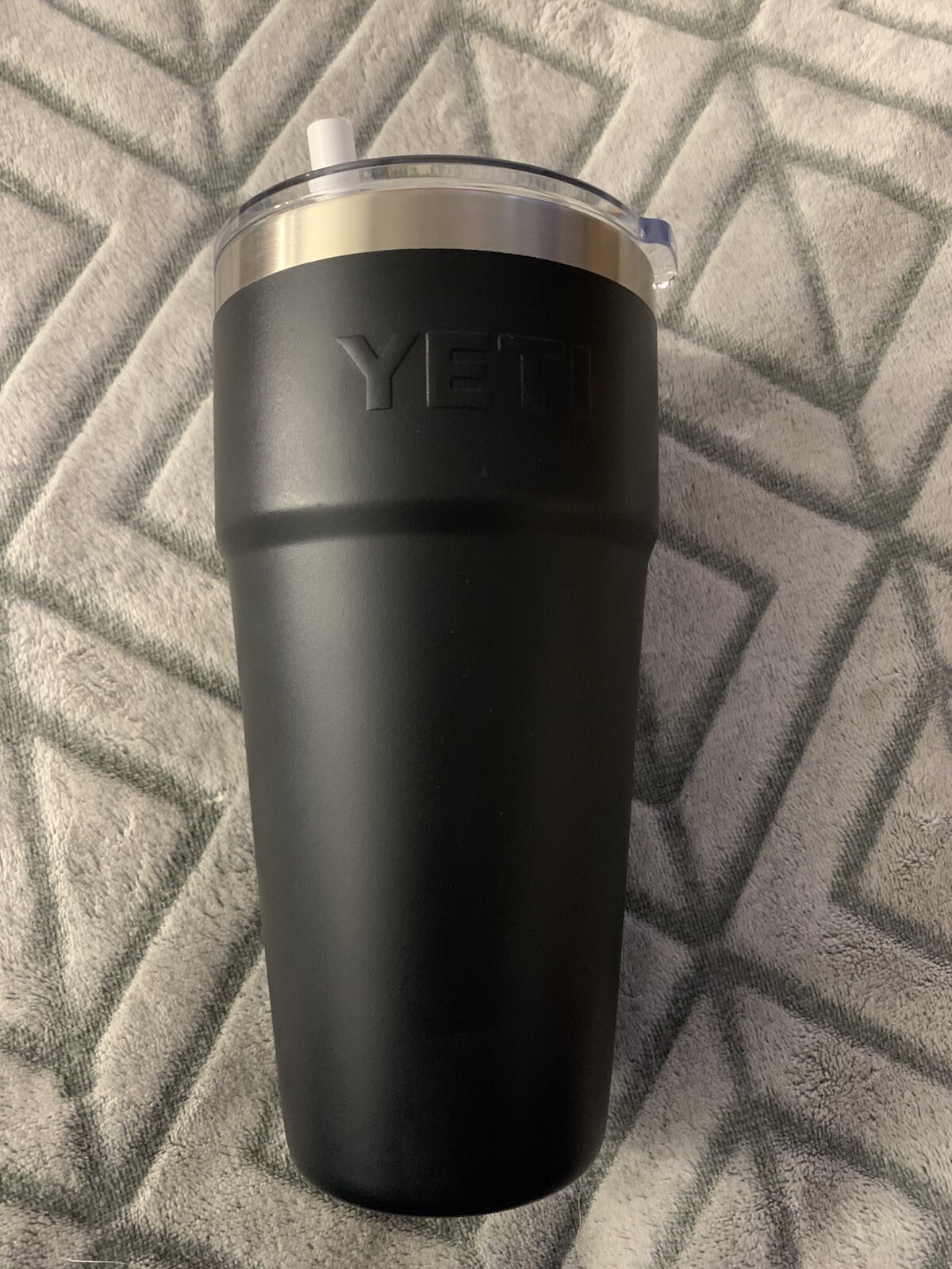 YETI Rambler W/ Straw Lid 26 oz  Black Tumbler-Pre-Owned**