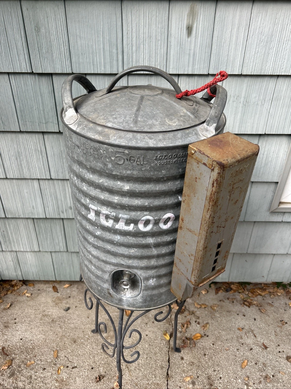 Vtg IGLOO Galvanized Metal Industrial 5 Gallon Cooler Water Dispenser Jug USA