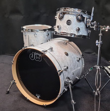 DW USA Performance Drumset White Marine Pearl...