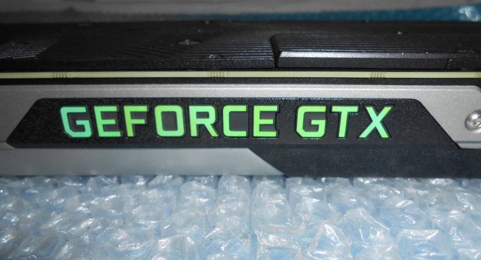 Tarjeta de gráficos NVIDIA GeForce GTX980 4 GB GDDR5 PCI Express 3.0 010J20 Foto 3 de 4