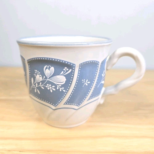 Vtg Stoneware Tea/Coffee Cup/Mug Blue & White Floral Design, Great Condition