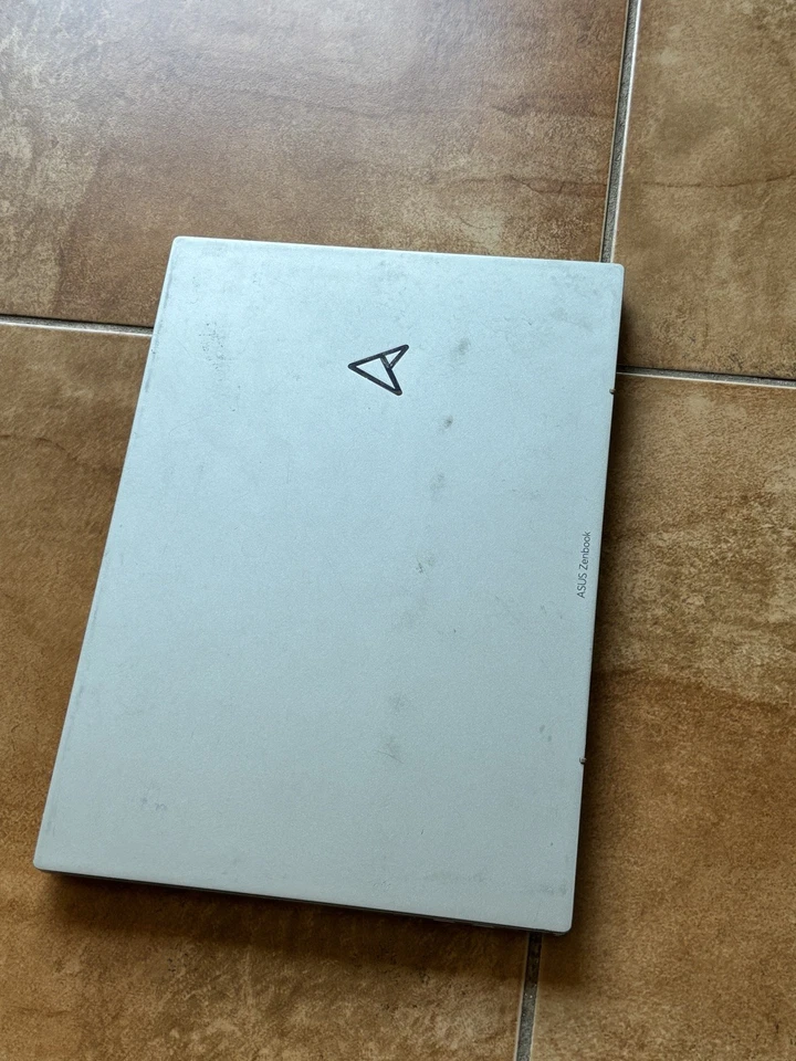 ASUS ZenBook 13.3" UM5302T 14" (1T SSD, AMD Ryzen 7 6800U, 2.7 GHz, 16GB RAM) - image 3 of 4