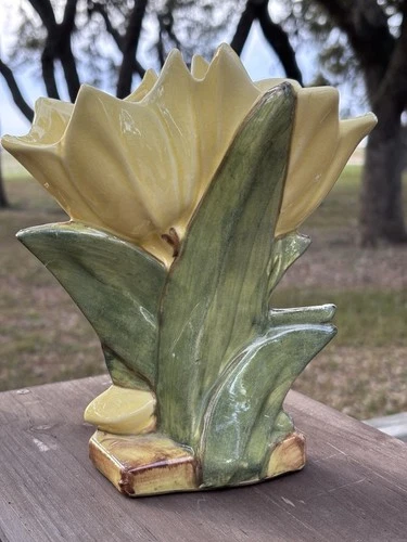 Vintage 1950's McCoy Pottery Tulip Vase  Signed - Perfect Condition