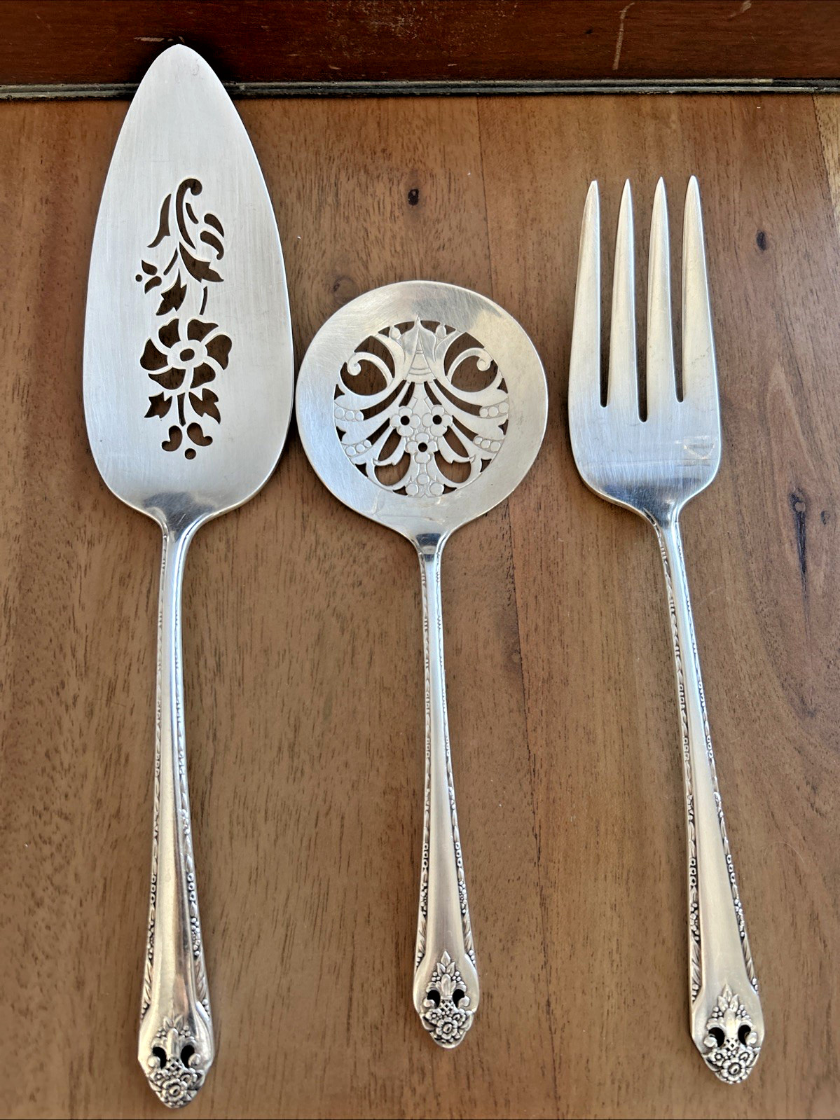 Holmes & Edwards Inlaid IS 1937 Lovely Lady Silverplate Flatware 47 Pcs w/ Case