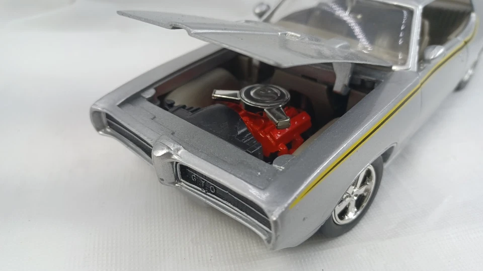 Pontiac GTO 1969 plateado fundido a presión 1:24 Foto 2 de 4