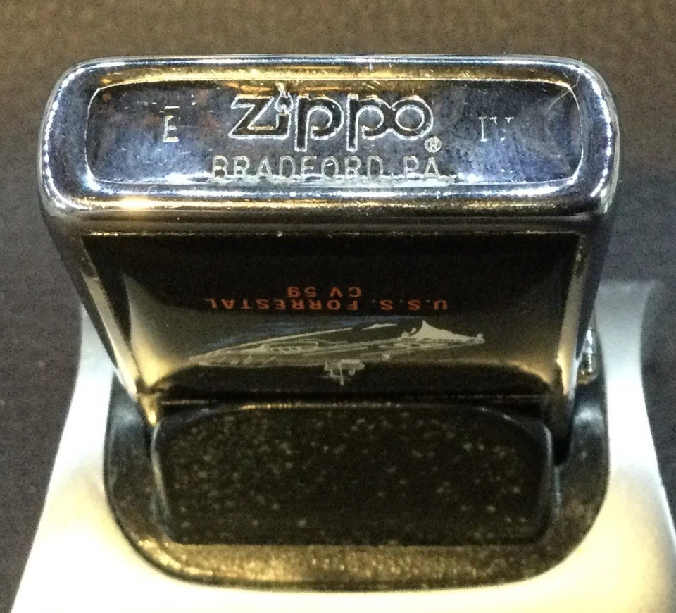 1988 Ultralite Zippo, EUA Forrestal CV 59, VGC+, HTF - Imagem 4 de 4