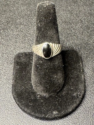 VINTAGE Black Onyx Dainty Silver Ornament Ring Size 7.75