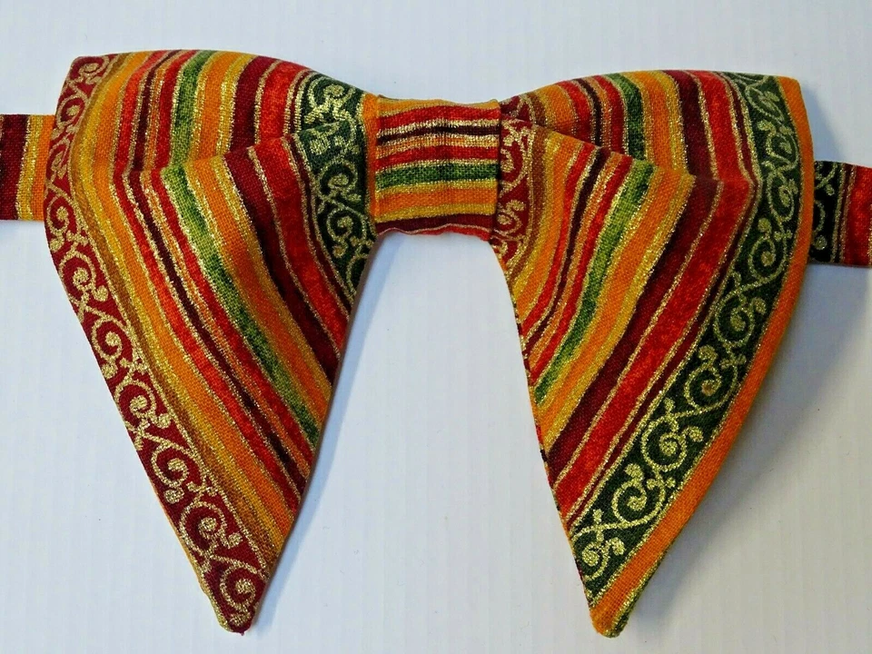 Pañuelo de pajarita a rayas estampado hecho a mano para hombre detalle dorado preatado colorido Foto 4 de 4