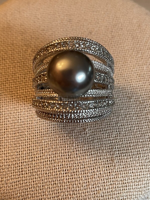 Gray Pearl Ring New In Box By Avon ( Fits Size 6 )