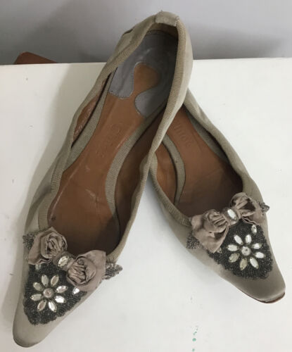 Chlóe Flat Taupe Satin Ballet Shoe Pointed Toe Rhinestone With Bow Size 39 - Afbeelding 1 van 12
