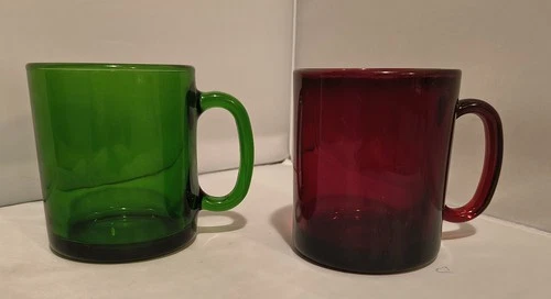 2 Vintage 8 Oz Glass Mugs  Made In France 1 Red & 1 Green