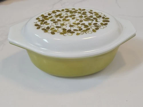 Vintage Pyrex Green Olive 1-1/2 Qt Oval  Casserole Dish With Lid