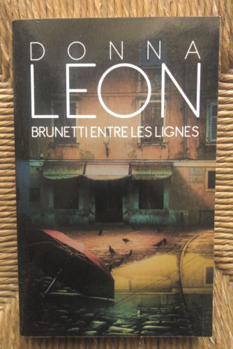 Livre roman policier Brunetti entre les lignes de Donna Leon - Photo 1/2