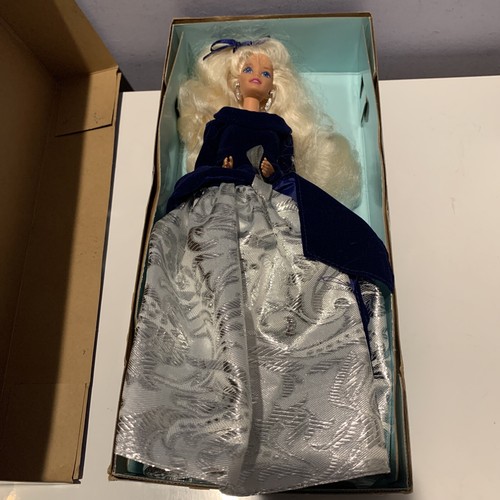 1995 Avon Exclusive Winter Velvet Barbie Mattel Special Edition New Open Box - Picture 4 of 11