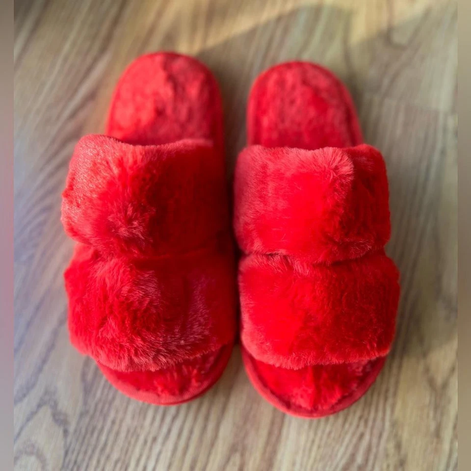 Zapatillas deslizantes rojas difusas Foto 3 de 4