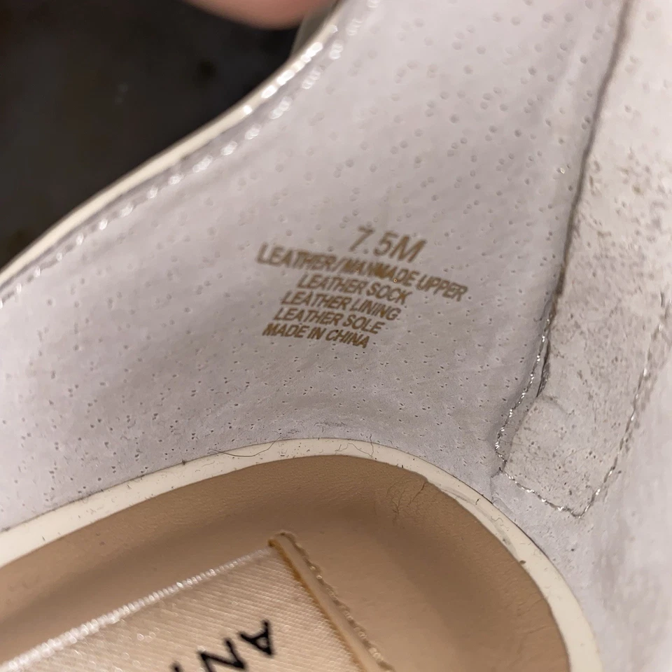 Tacones Antonio Melani Carolitta charol crema talla 7 1/2 con cadenas doradas Foto 4 de 4