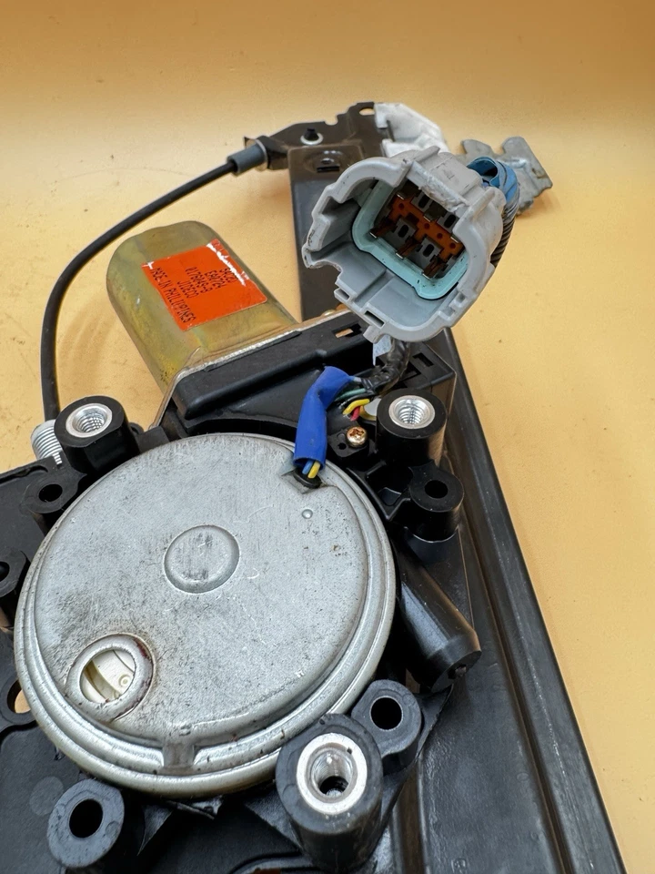 2004 -2005 Nissan Titan Power Window Regulator and Motor Passenger Front OEM - Image 3 of 4