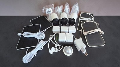   ARLO PRO 3   großes Komplett-Set mit 3 Kameras, 5 Akkus & 4 Solarpanels