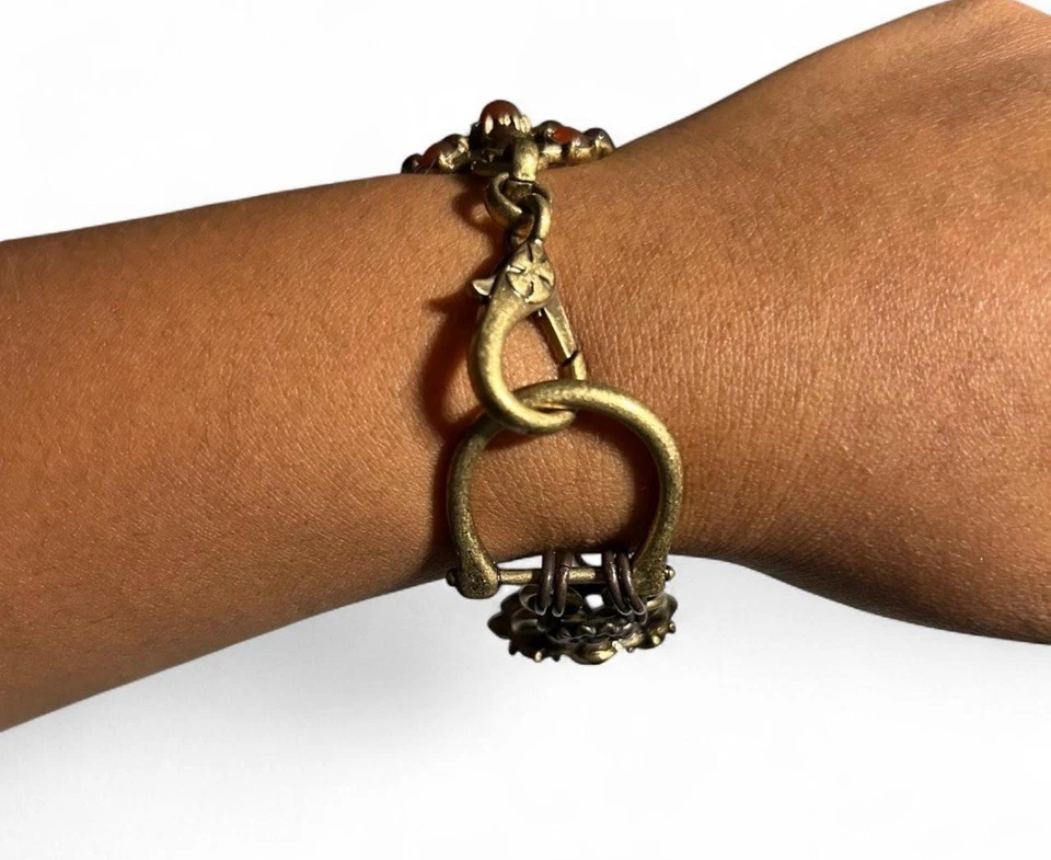 Pulsera estilo panel marca Lucky con piedras rojas y negras tonos dorados de 7 pulgadas Foto 3 de 4