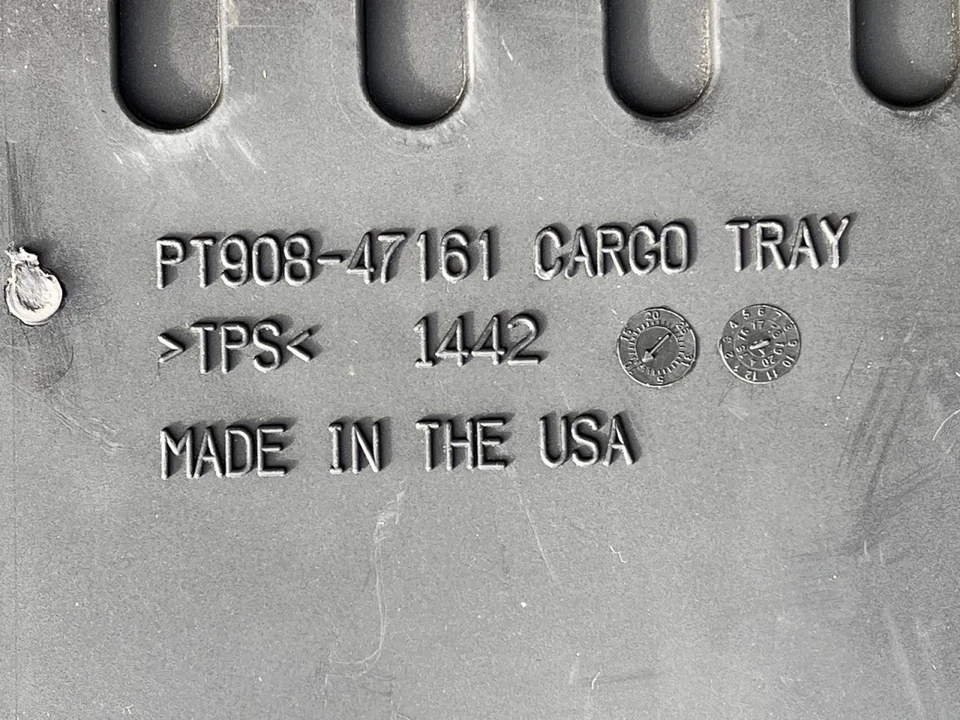 Alfombrilla de revestimiento negra para maletero trasero Toyota Prius 2016-2022 para todo tipo de clima Foto 2 de 4