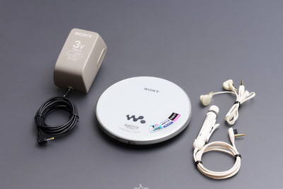 【美品】SONY CD WALKMAN D-NE730 ホワイト SONY WALKMAN CD Player D-NE730 White Good Condition JAPAN JP