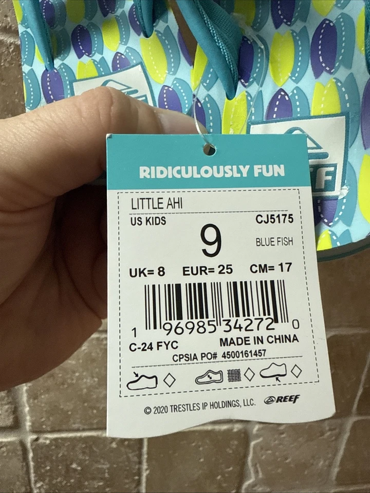 Sandalias chanclas Reef Little Boys 9 EE. UU. Niños Little Ahi Blue Fish Beach Foto 2 de 4