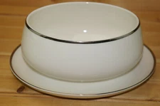 Noritake Ivonne Gravy Boat or Sauce Bowl w/Underplate, 8"