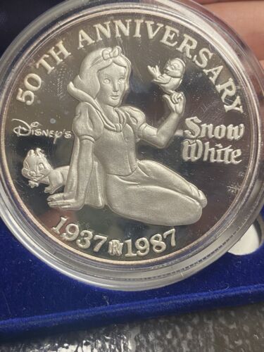 Disney's Snow White 50th Anniversary 5oz. .999 Fine Silver Rarities Mint Coin - Picture 2 of 6