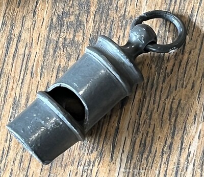 Antike Thomas Yates 51 mm runde Pfeife Brttania Metall mit gebohrter Erbse um 1870
