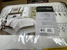 Park 5 Piece Printed Seersucker Comforter Set with Throw Pillows Queen King Size