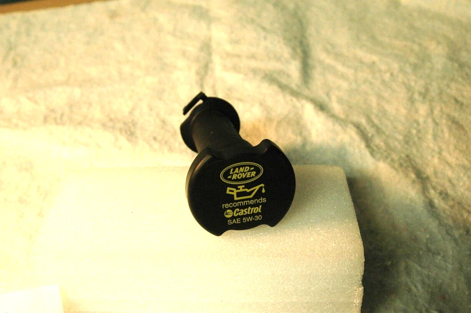 Land Rover LR3 2004-2008 cuello de llenado de aceite con tapa 4H23-6765-ABOEM Foto 2 de 3