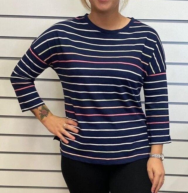 ПРОДАЕТСЯ футболка EX OASIS DAMEN MARINEBLAUES MIT REGENBOGENSTREIFEN NEU (артикул 239)