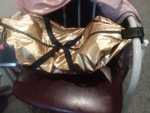 NWT Under Armour UA Women’s Beltway Studio Gym gold Sling Bag 1306398 - Picture 3 of 5