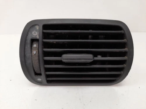 Grille De Ventilation Pour Audi A3 8P1 2.0 TDI Ambiente 2004 - Réf. 8P0820901A, Occasion Testée