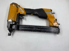 BOSTITCH 438S2R-1 16-Gauge Pneumatic Wide-Crown Stapler (MI1042998)