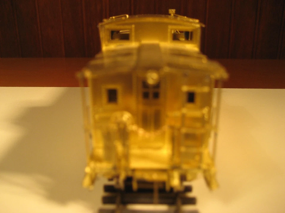 Overland Models HO Brass Norfolk & Western CH Steel Caboose #518406 - 518425 - Image 3 of 4