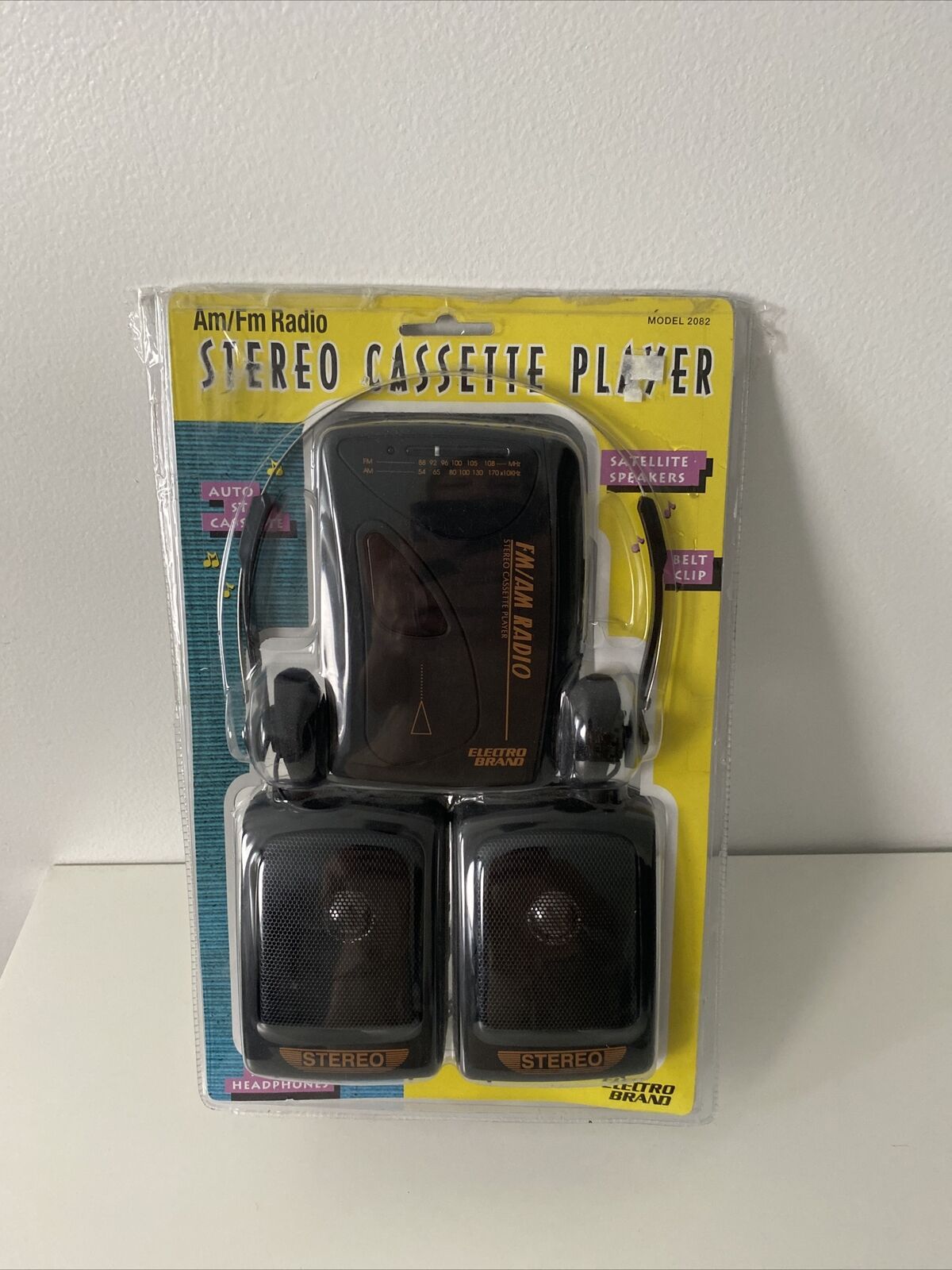 Vintage Electro Brand Stereo Cassette Player Am/Fm Radio Speakers Model 2082