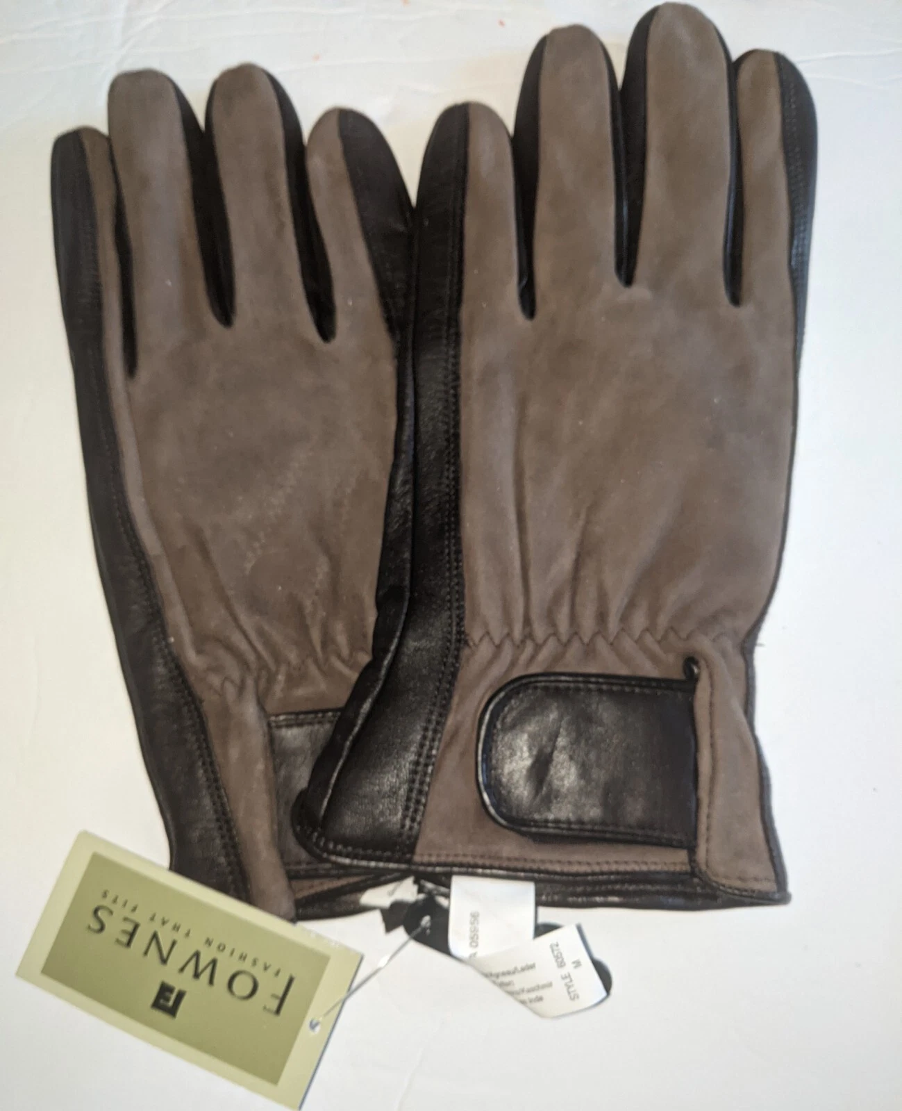 Isotoner Men's 100% Cashmere Lined Leather Riding Wriststrap Gloves,Brown, Med.