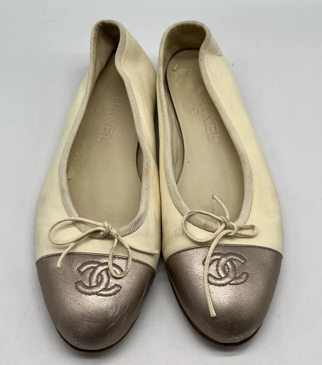 Chanel Two-Tone Leather CC Cap Toe Ballet Flat in Off-White/Pewter sz 37