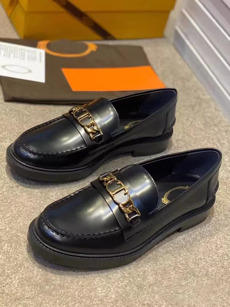 TOD’S Scarpe mocassini donna Tod's in pelle con fibbia a catena in metallo