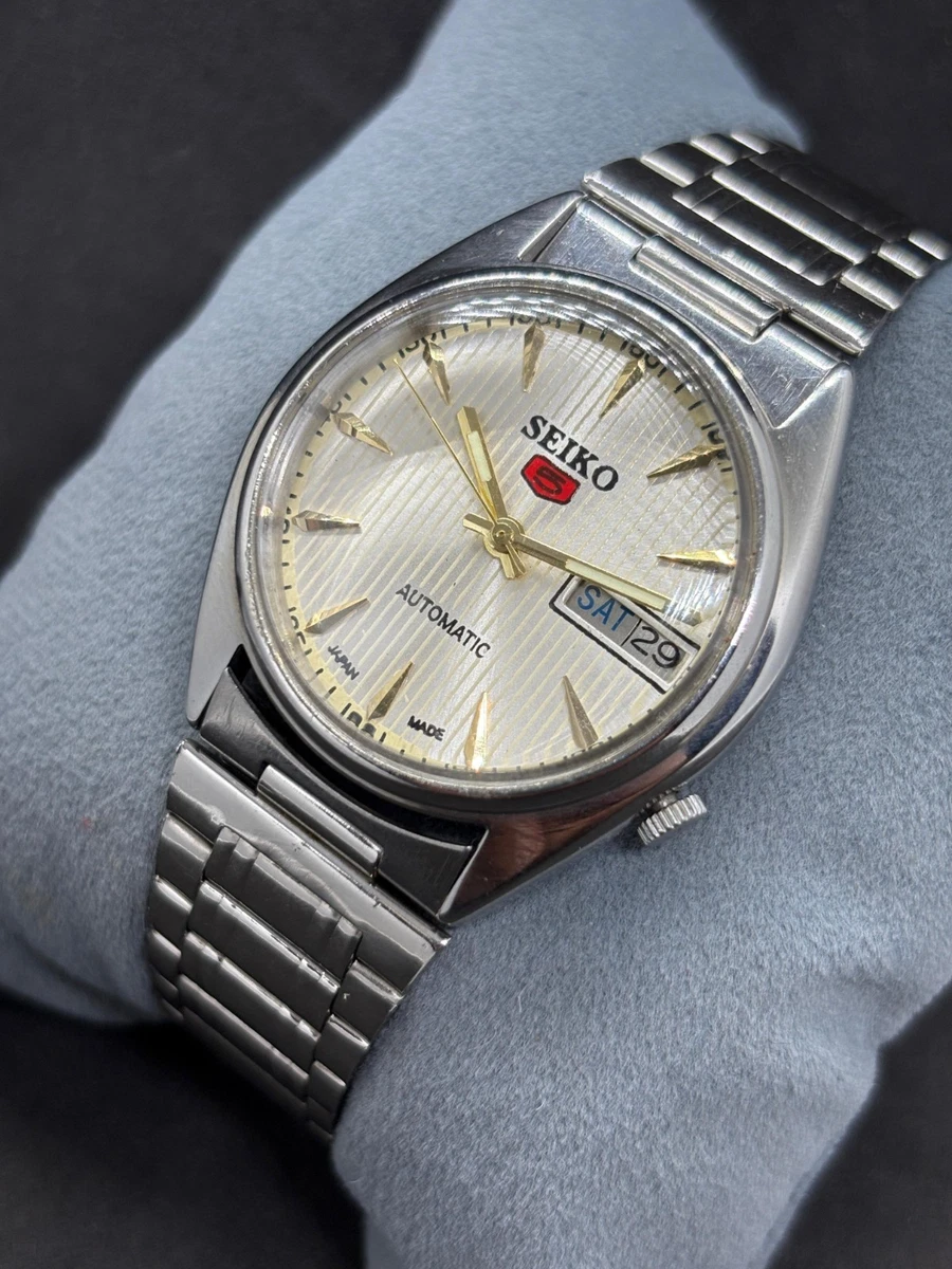 Seiko 5 Mechanical (Automatic) Wristwatches with 17 Jewels for