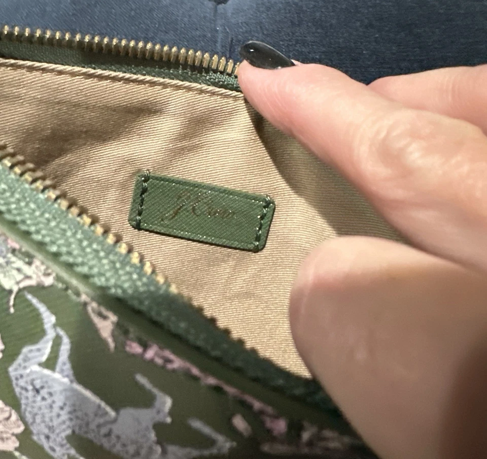 Bolso de mano de cuero J. CREW verde oliva floral y leopardos con cremallera superior 8.25 x 5.5" NWT Foto 3 de 4