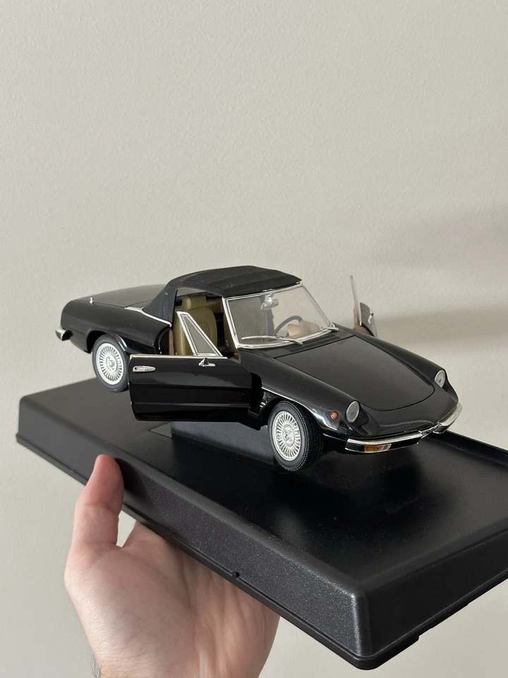 Original Alfa Romeo Spider Veloce 2000 / RICKO 1/18 Rare Piece