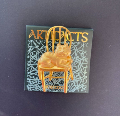 Vintage JJ Jonette Jewerly Artifacts Cat Laying On Chair Gold Tone Brooch Pin