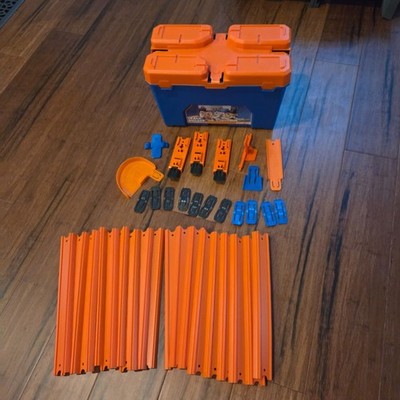 Mattel Hot Wheels Track Builder Set 18 Track Pieces 11 Connectors U Turn Box