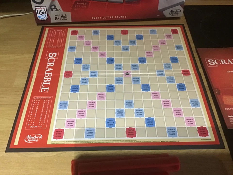 Hasbro A8166 scrabble crossword game  Board Game - Boxed - Image 3 of 4